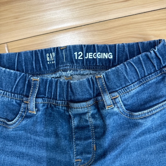 Jeans - Picture 2 of 3